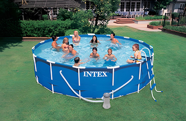 Top 5 Features of This Summer's Must-Have Backyard Pool