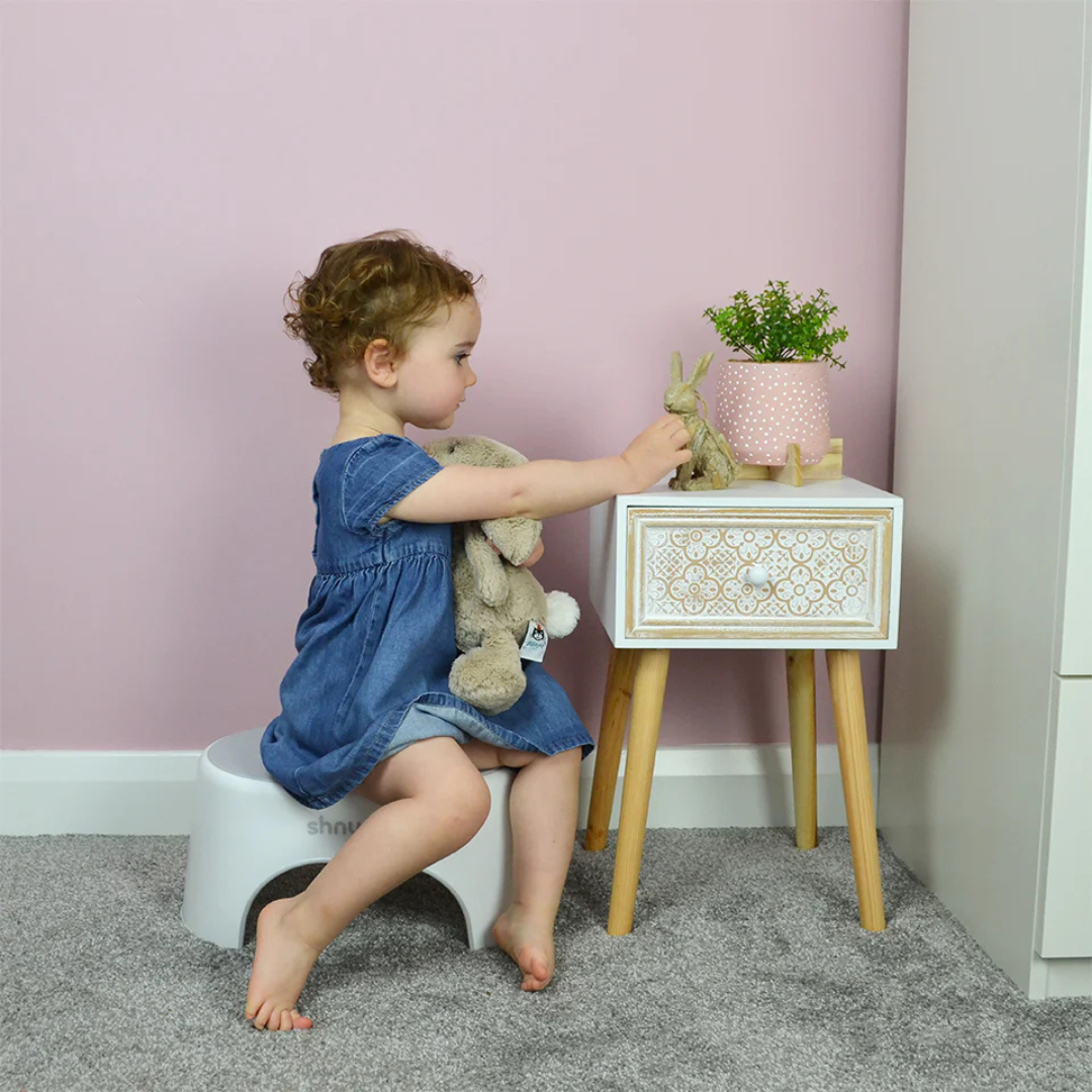 Shnuggle Kids Light Weight Step Stool White Shnuggle Yallatoys