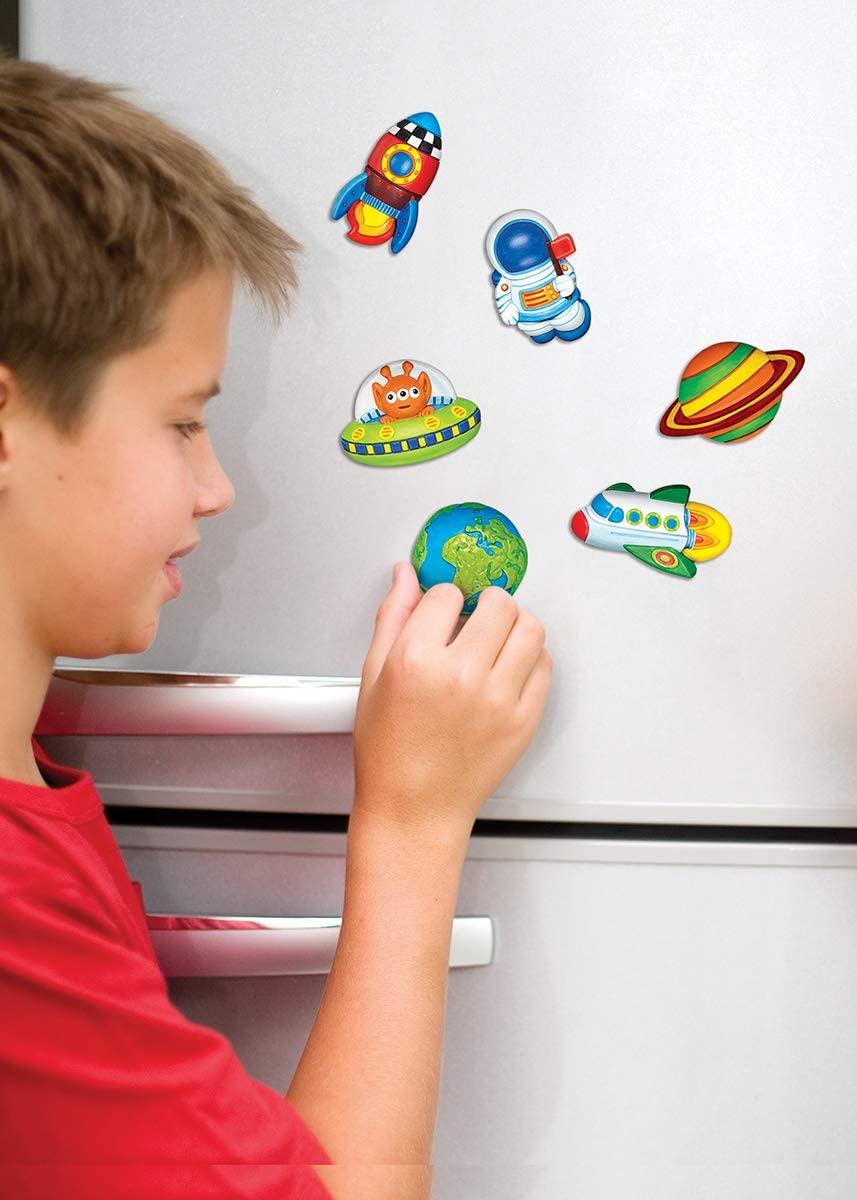 Buy 4M Glow-in-The-Dark Mould & Paint Space Paint Finest Plaster Casting Kits Mould and Paint Adorable Plaster Fridge Magnets and Pins | Yallatoys.com