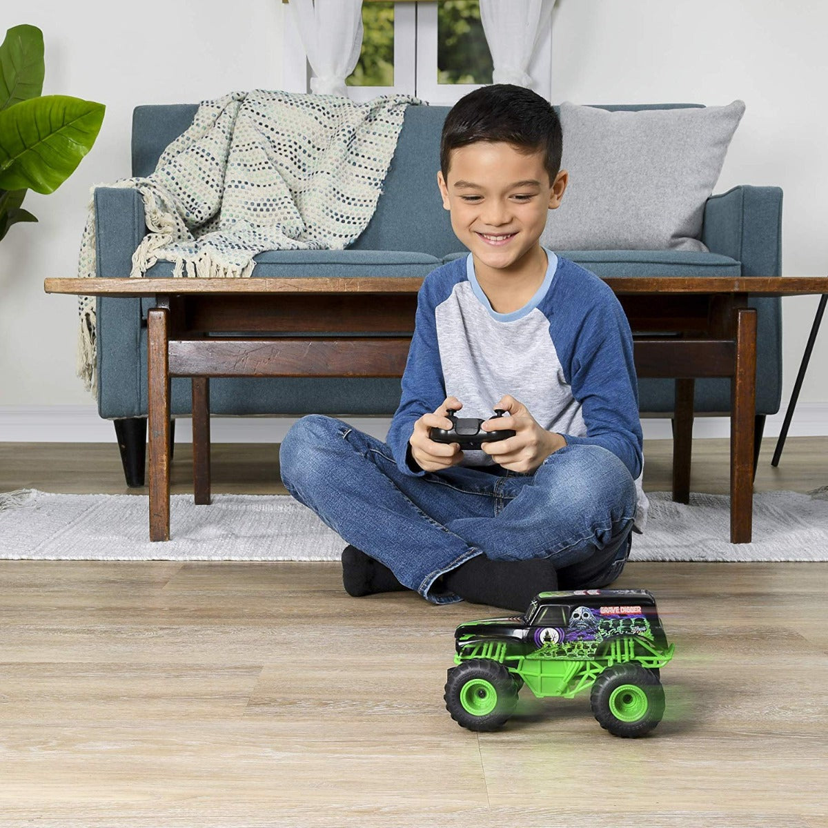 Buy Monster Jam Rc 1:24 Grave Digg | Yallatoys.com