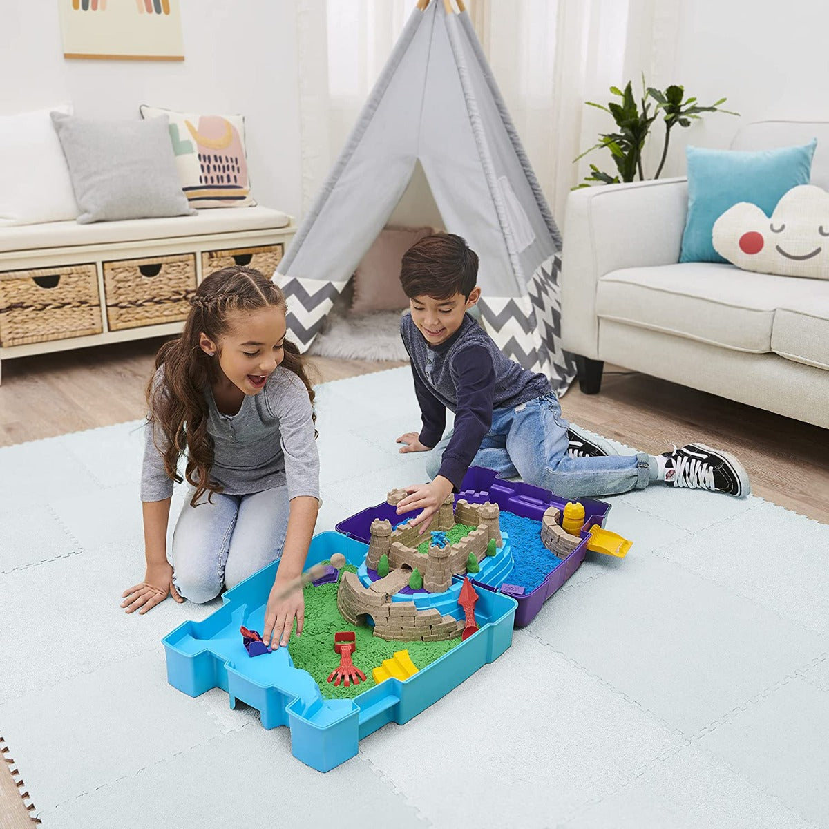 Buy Kinetic Sand Super Sandbox Set with 10lbs of Kinetic Sand | Yallatoys.com