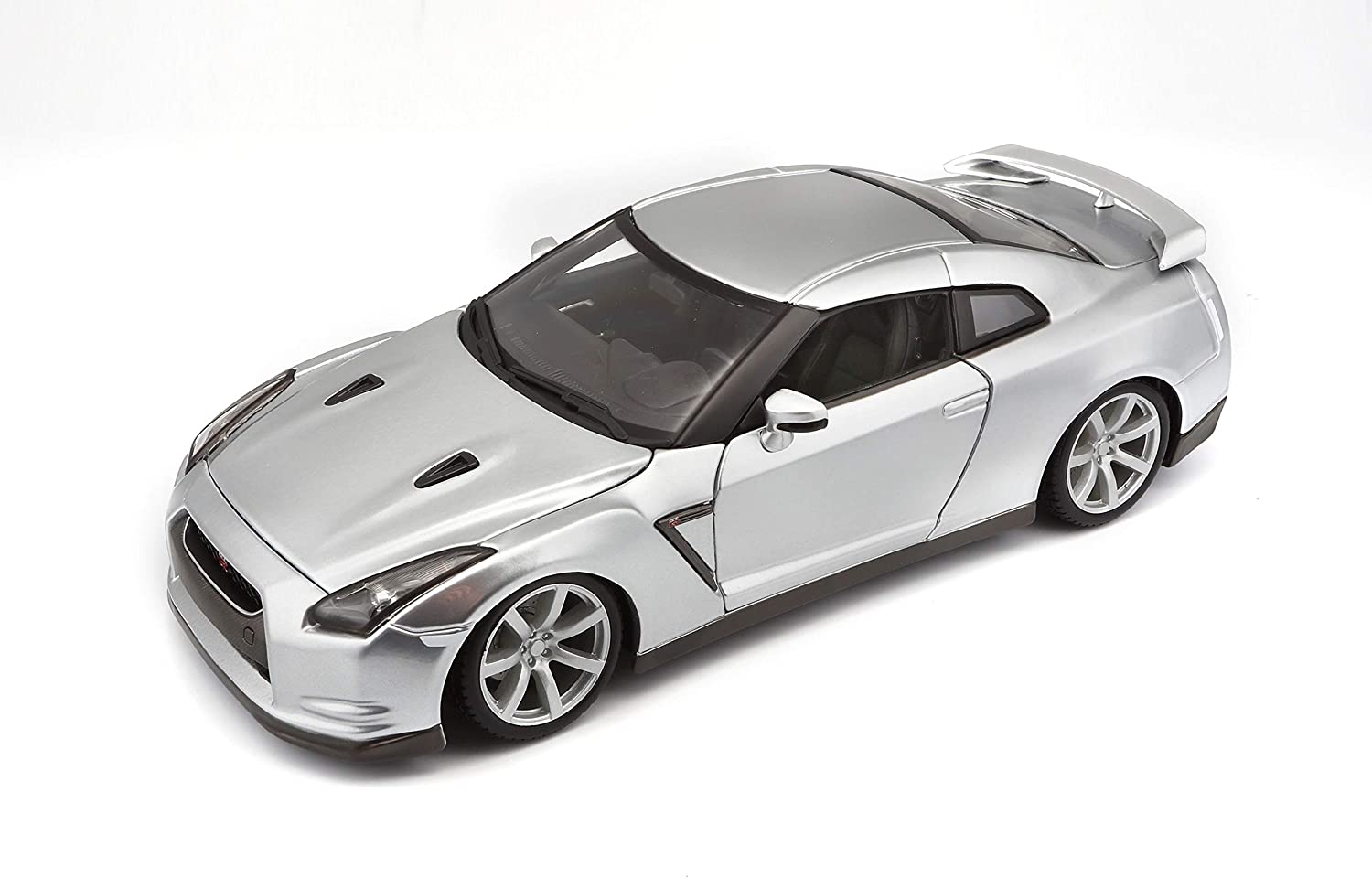 Bburago Nissan GTR diecast