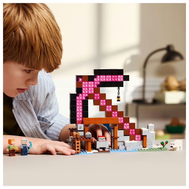 Lego Minecraft 21277 The Mine Pickaxe 530Pcs