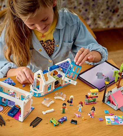 Lego Friends Liann's Family House 946 Parts