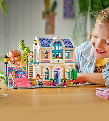 Lego Friends Liann's Family House 946 Parts