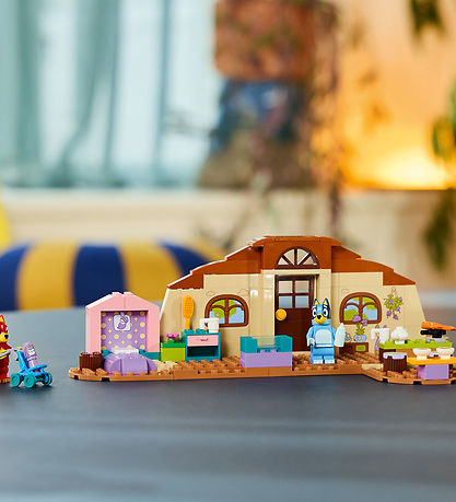 Lego 11221 Bluey-School with Rusty and Bluey