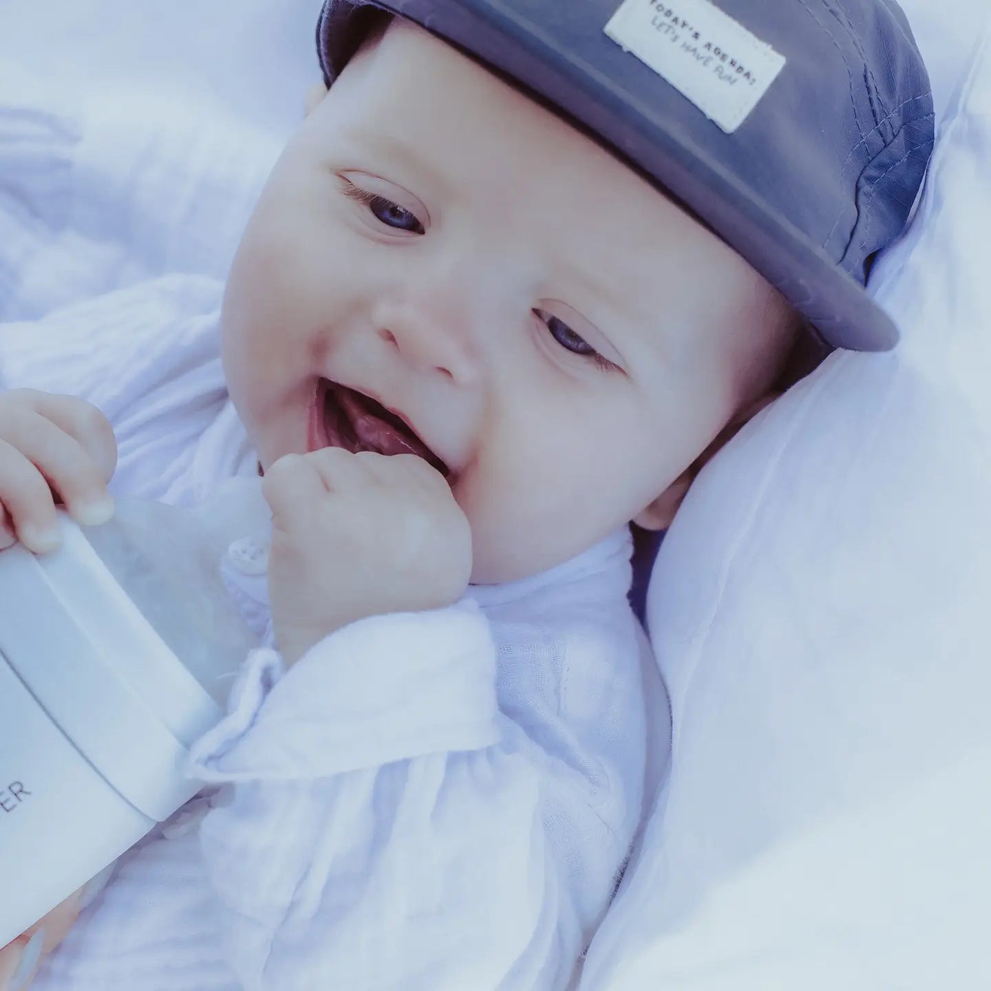 Milk & Water Medium Flow All in one Baby Bottle 9oz -Arctic White