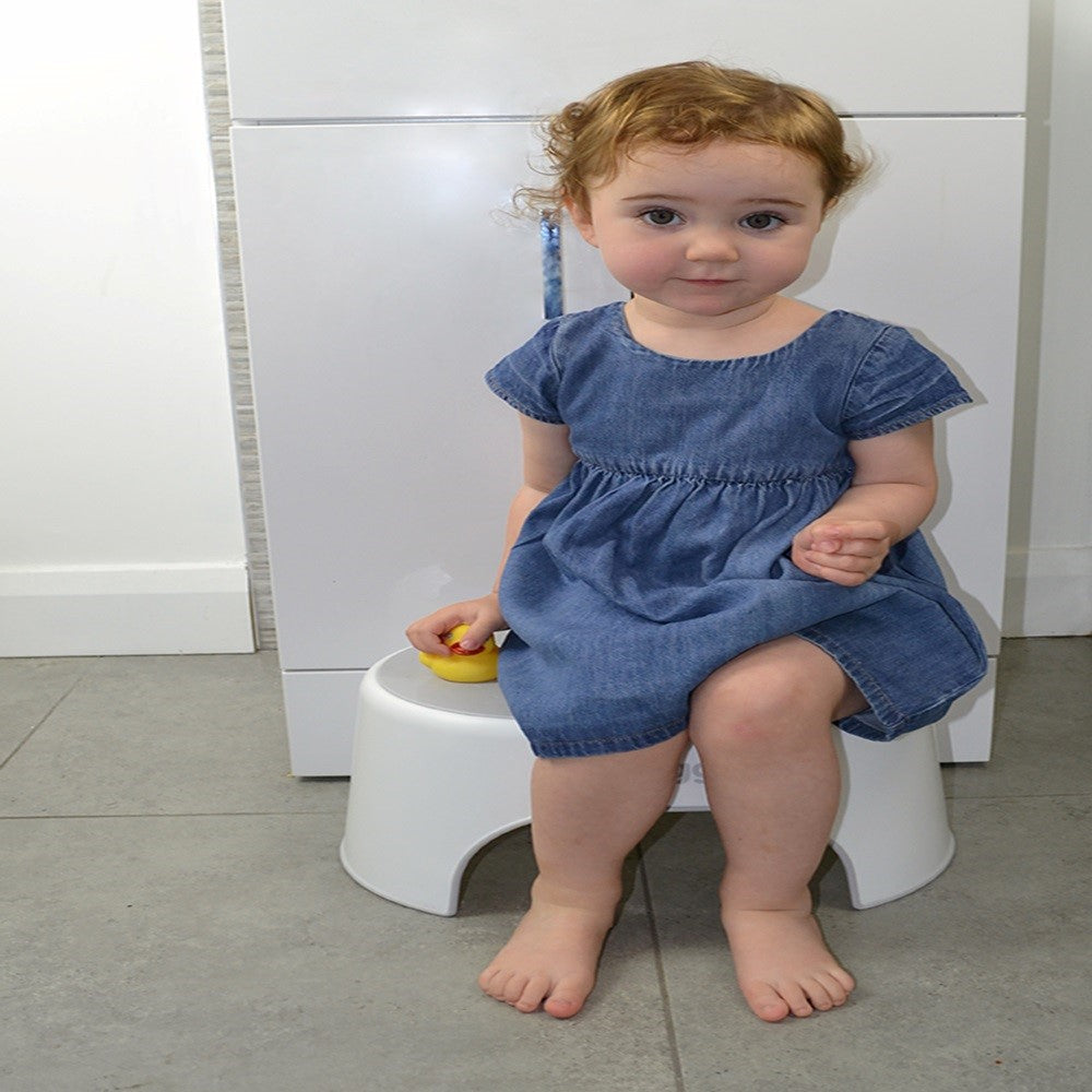 Shnuggle Kids Light Weight Step Stool White Shnuggle Yallatoys