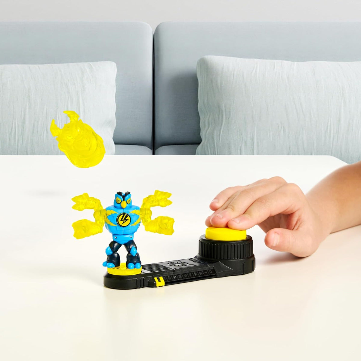 Buy Akedo S4 Battle Giants Single Pack Thoraxis | Yallatoys.com