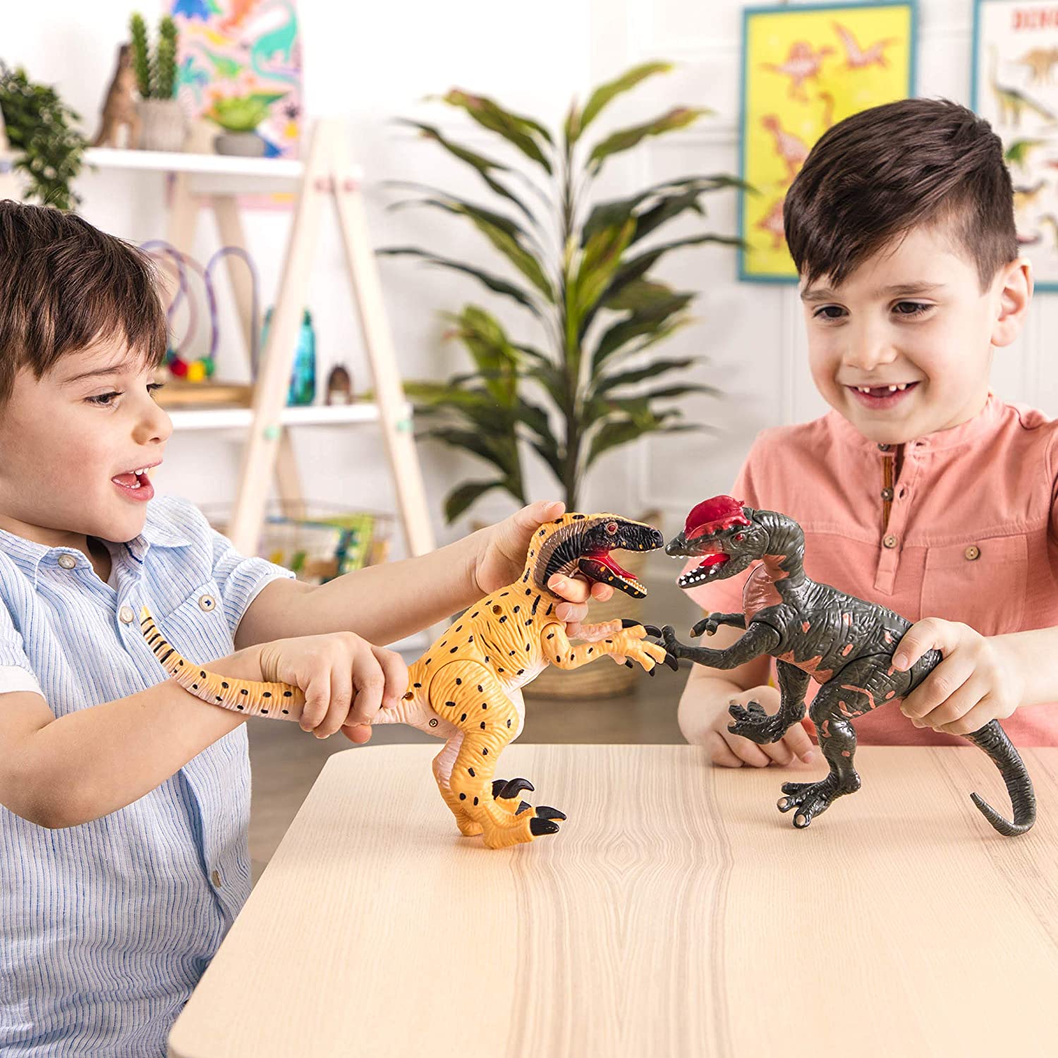 Buy Electronic Dilophosaurus | Yallatoys.com