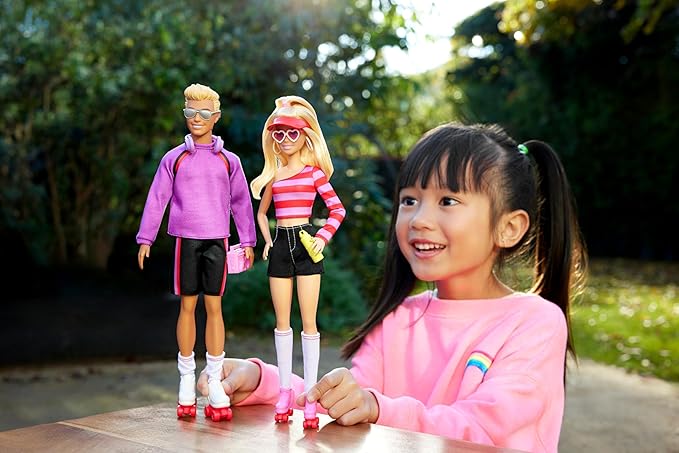 Buy Barbie Fashionistas Set with 2 Fashion Dolls & 6 Accessories | Yallatoys.com