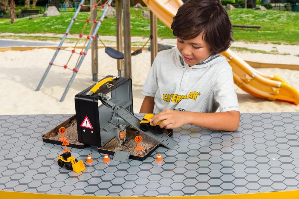 Buy Caterpillar Construction 10 piece Little Machines Store N Go Playset | Yallatoys.com