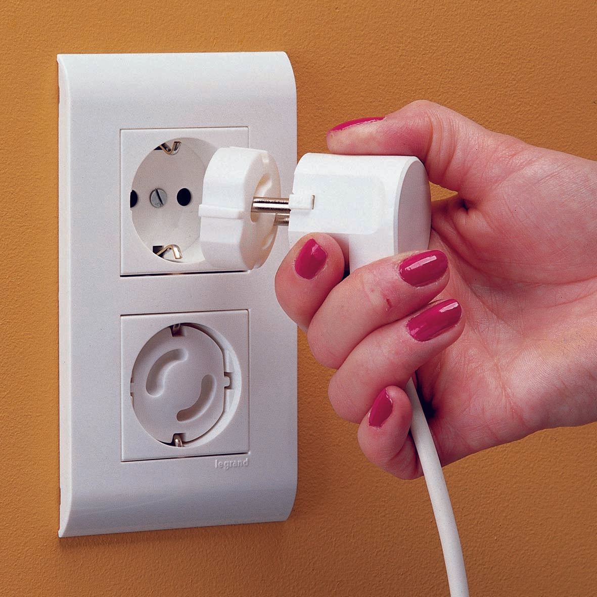 Clippasafe Uk Style 3 Pin Plug Socket Covers  6 Pcs Pack White Clippasafe Yallatoys
