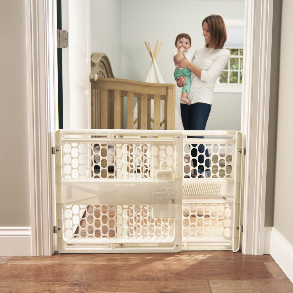 Evenflo Memory Fit Pressure Mount Gate 6M 24M  White Evenflo Yallatoys