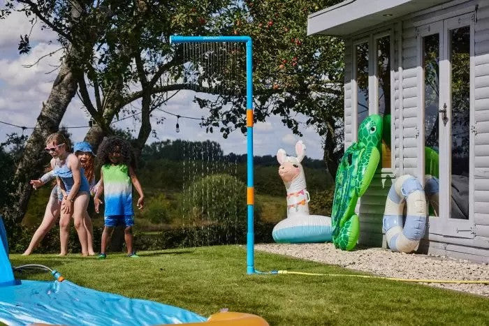 garden water play wall