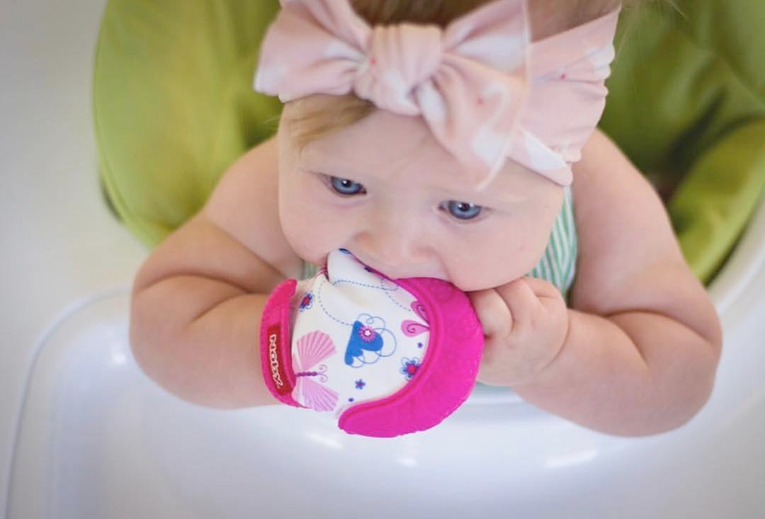 Nuby Happy Hands Teething Mitten 1 Pc Pink Nuby Yallatoys