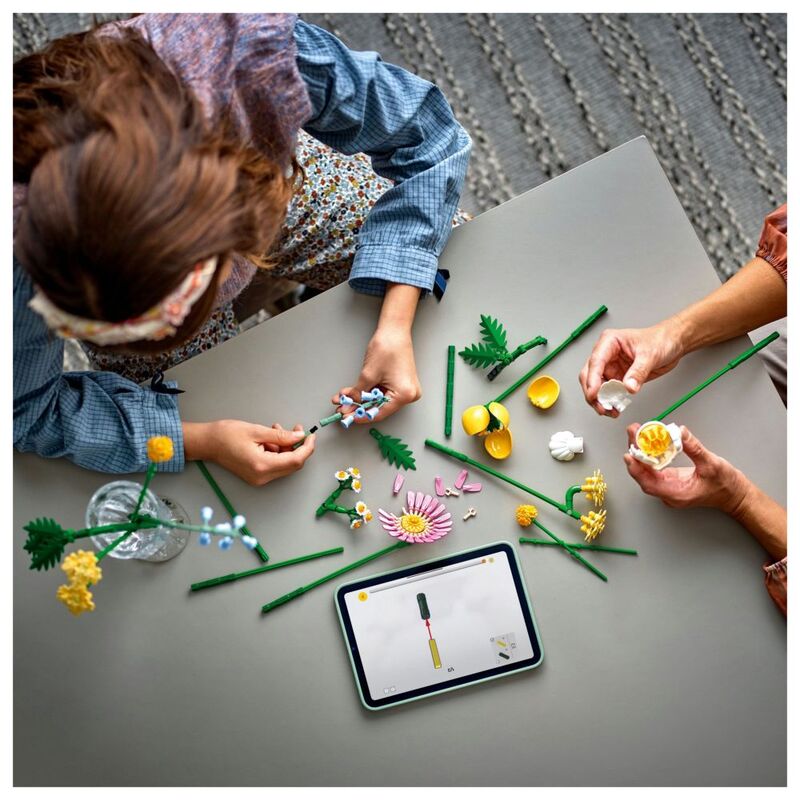 Buy Lego Botanicals Petite Sunny Bouquet  | Yallatoys.com