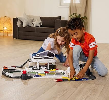 Buy Majorette Creatix Porsche Experience Center and 5 Vehicles | Yallatoys.com