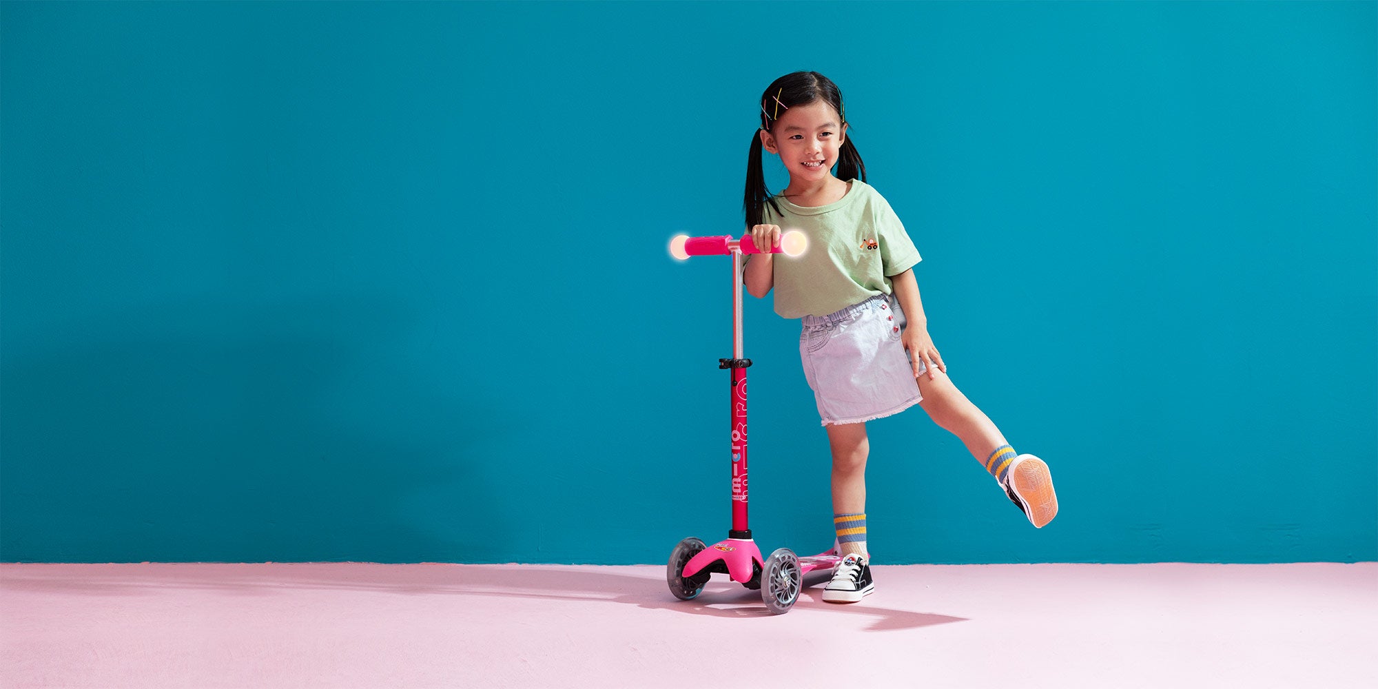Buy Micro Mini Deluxe Magic Pink Scooter | Yallatoys.com