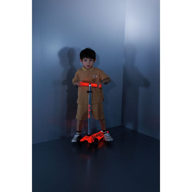 Buy Micro Maxi Deluxe Glow LED Jelly 3 Wheels Scooter Aura Red | Yallatoys.com