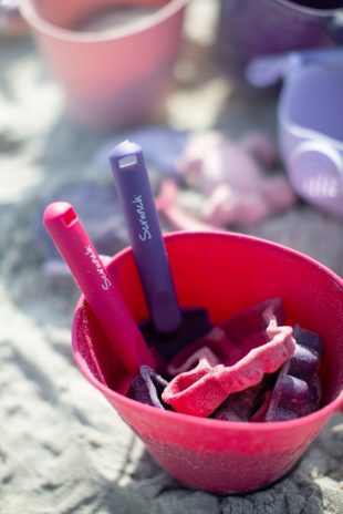 Buy Scrunch Spade Cherry Red | Yallatoys.com