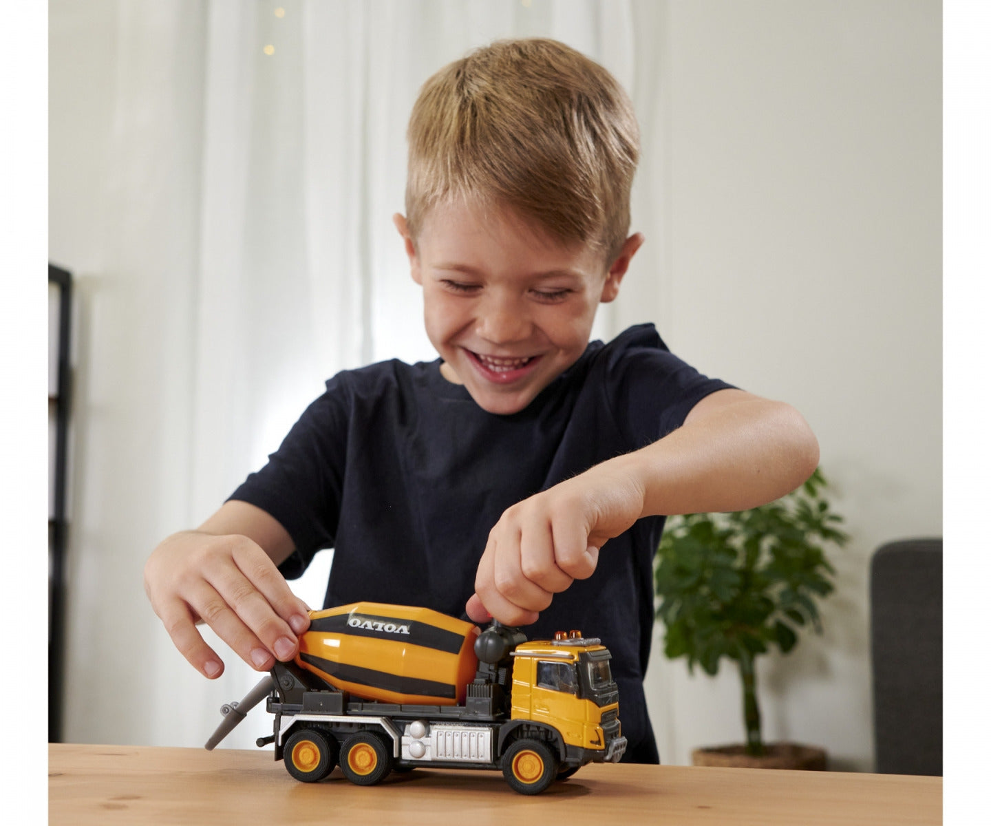 Buy Majorette Grand Series Volvo FMX Router Truck | Yallatoys.com