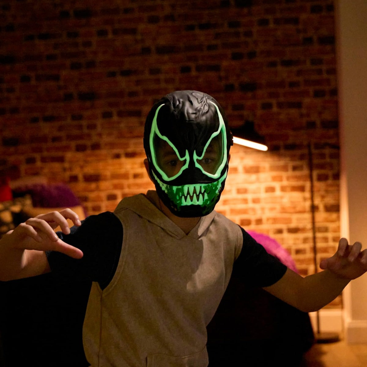 Buy Spider Man Marvel VenomVersus Venom Glow In The Dark Mask | Yallatoys.com