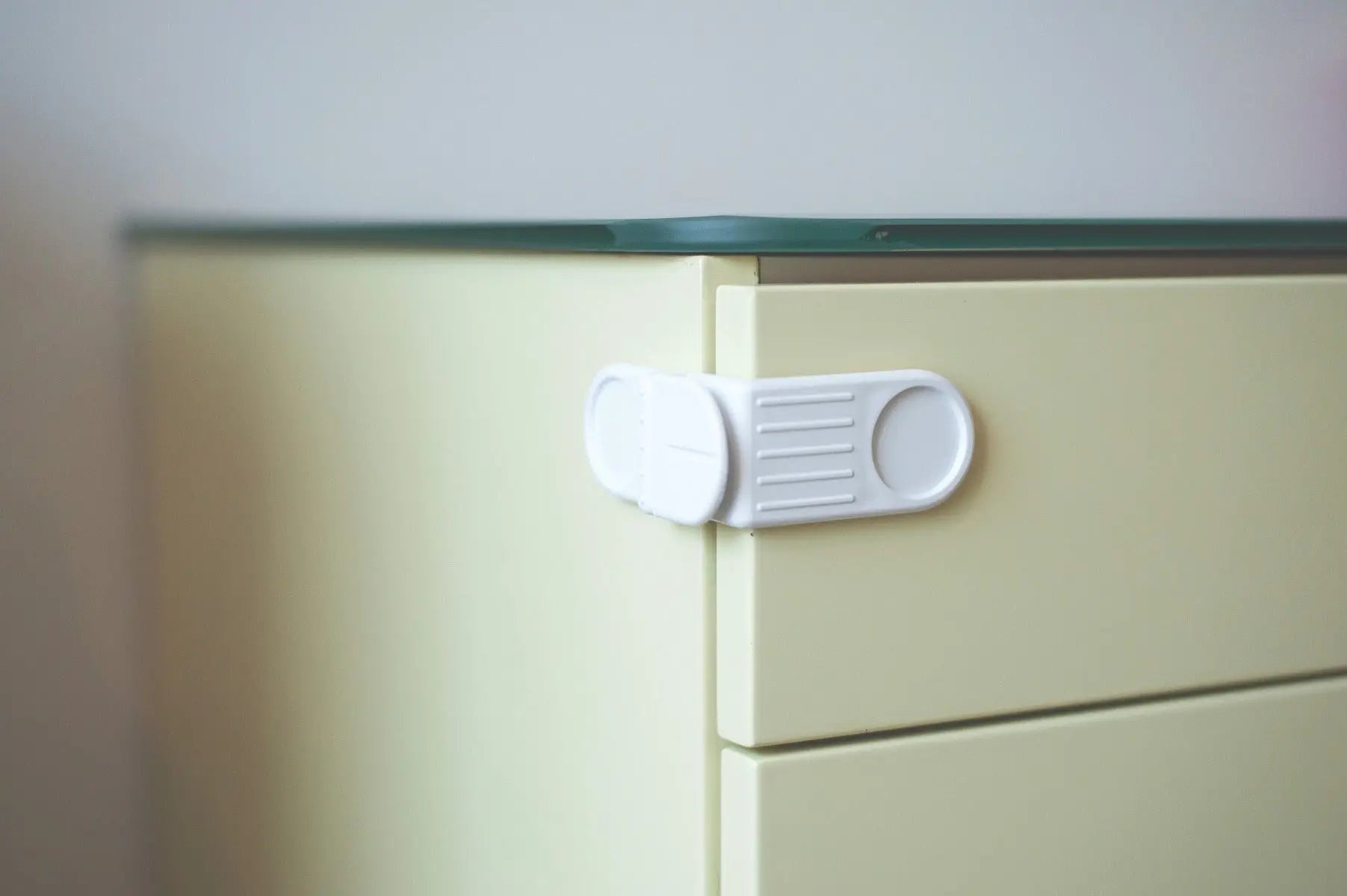 Corner Safety Latch Yallamomz Yallatoys