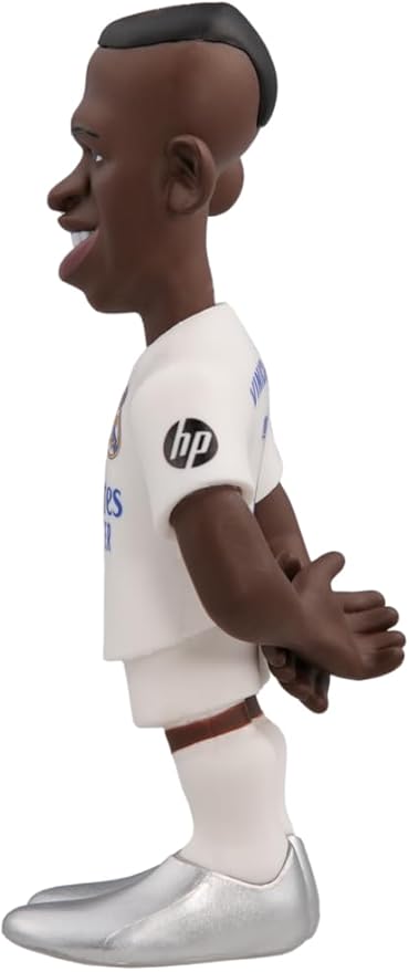 vinicius junior figure side view